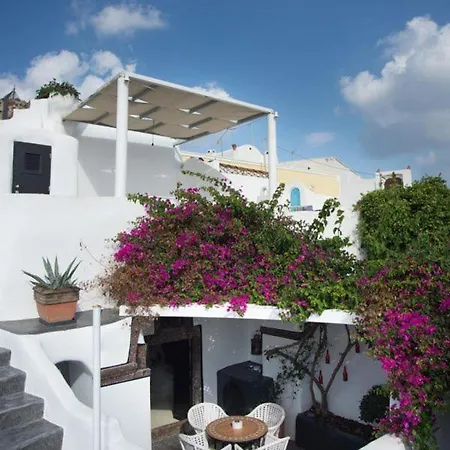 Willa Orpheus Santorini