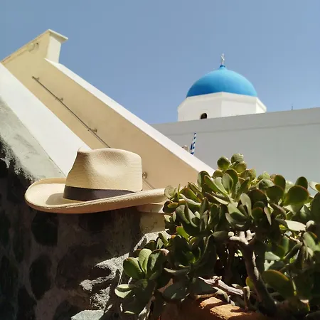 Willa Orpheus Santorini