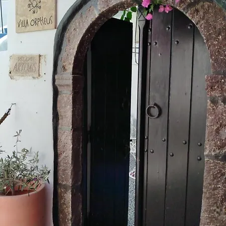 Willa Orpheus Santorini