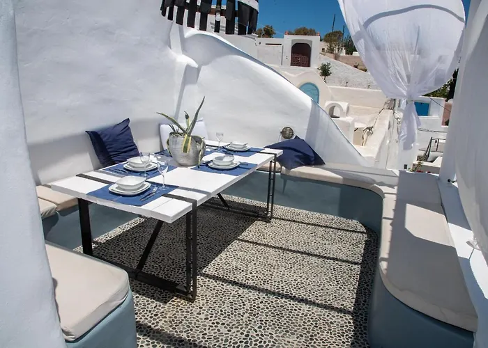 Willa Orpheus Santorini *