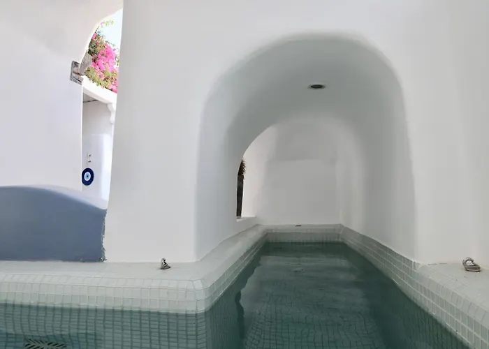 Willa Orpheus Santorini *