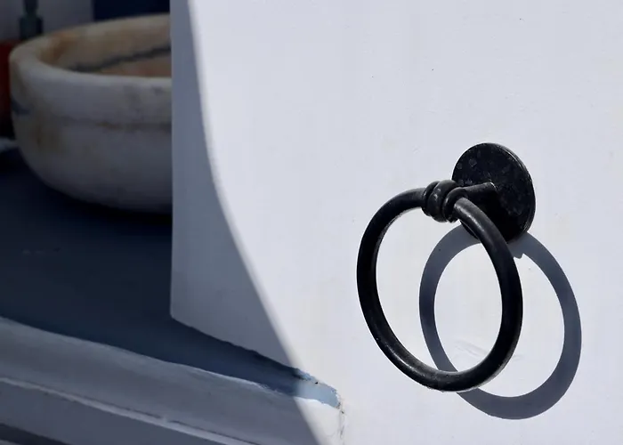 Willa Orpheus Santorini